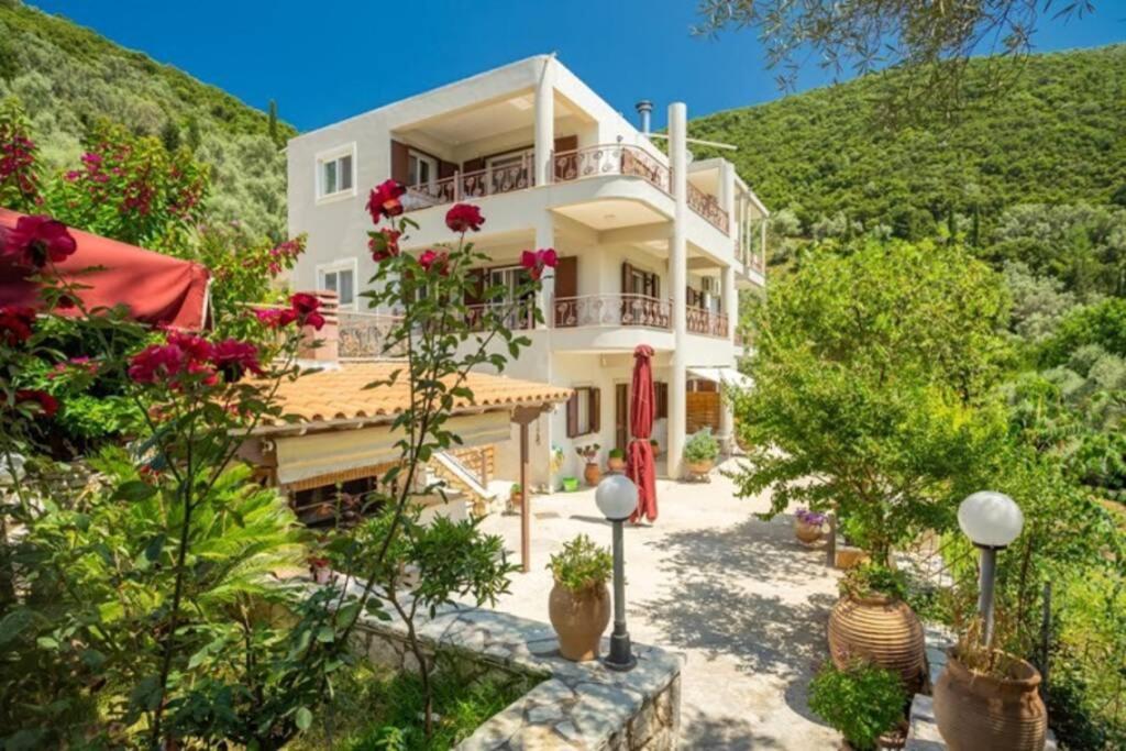 Thea Family Apartments 3 Yénion Dış mekan fotoğraf